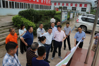 四川省交投集團(tuán)公司黨委副書記、副董事長(zhǎng)、總經(jīng)理周黎明到仁沐新LJ18標(biāo)項(xiàng)目部檢查指導(dǎo)工作