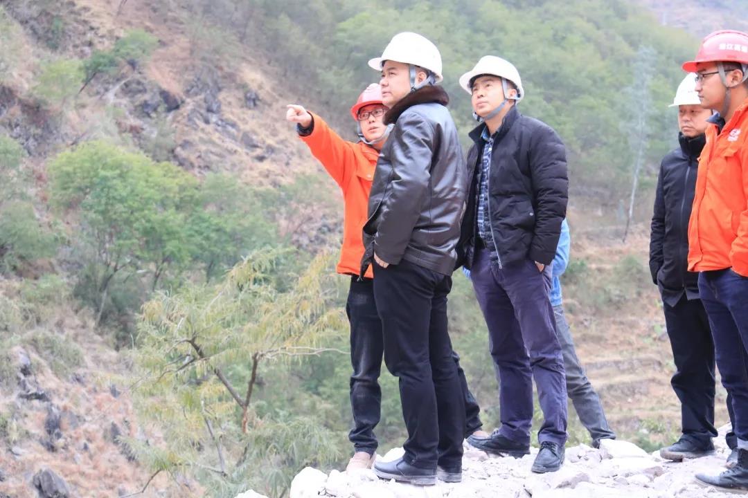 川交路橋黨委委員、董事、總工程師汪碧云赴沿江高速金寧段ZCB1-5項目檢查指導(dǎo)工作