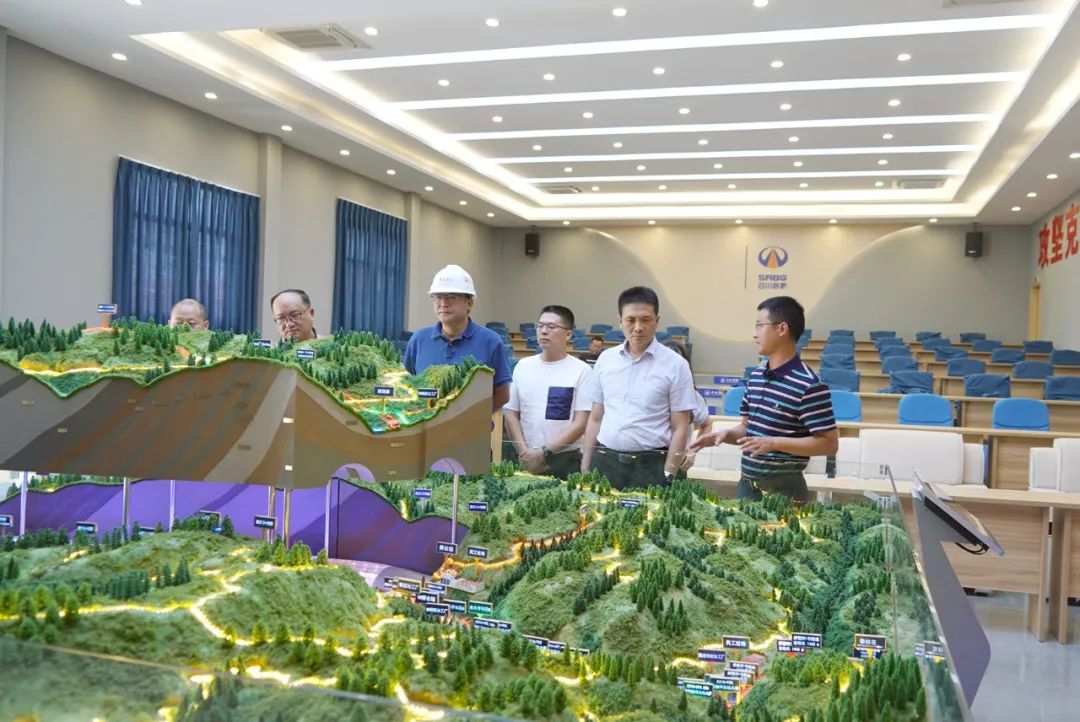 四川路橋黨委委員、紀委書記朱年紅到寧攀高速ZCB1-7/8分部檢查指導工作