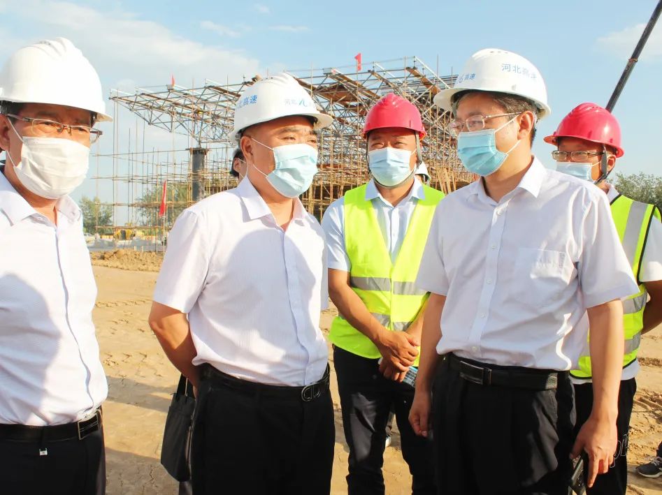 河北高速集團(tuán)黨委副書記、副董事長、總經(jīng)理楊榮博深入石家莊東、石家莊南收費站改建工程項目檢查工作